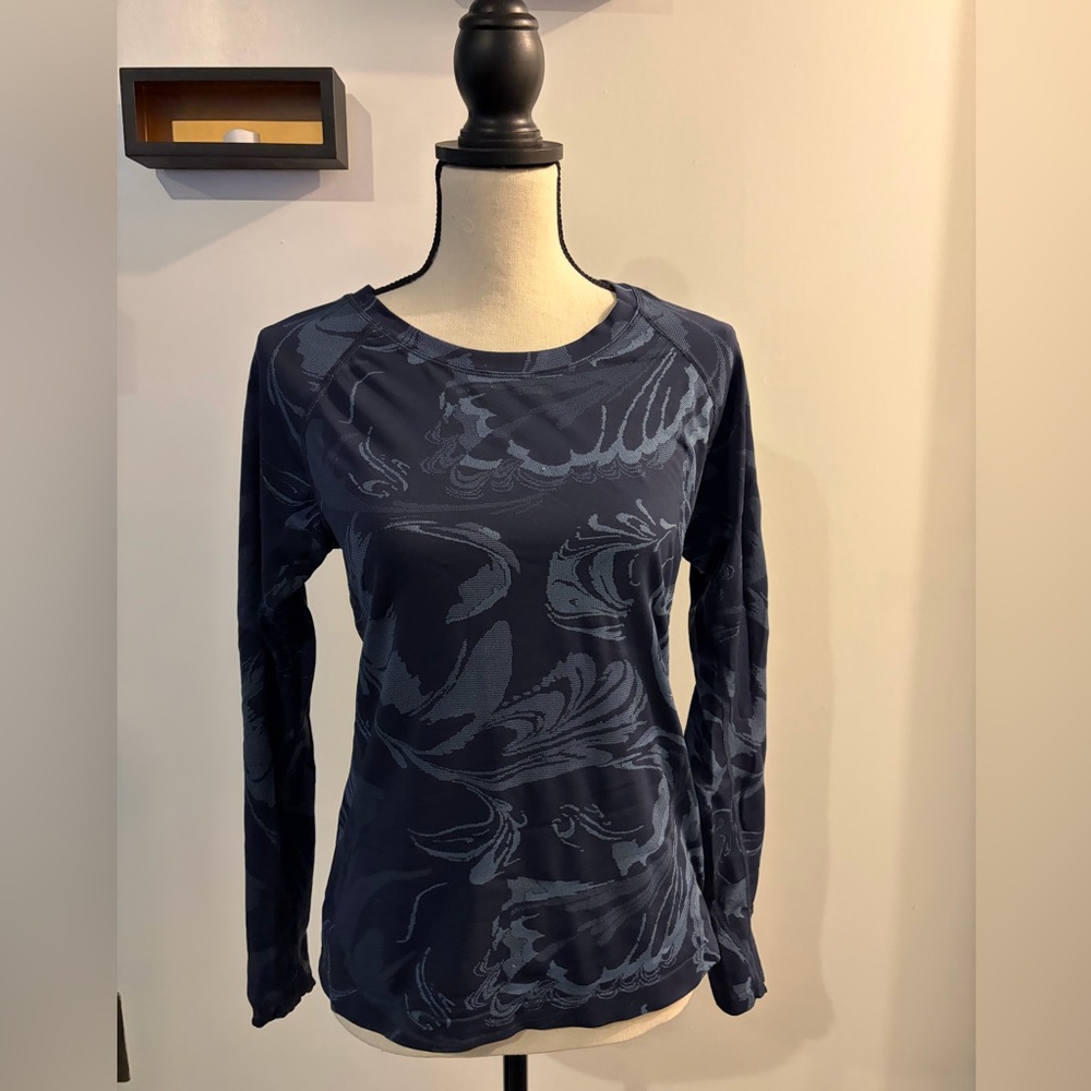 Athleta Momentum Swirl Top
